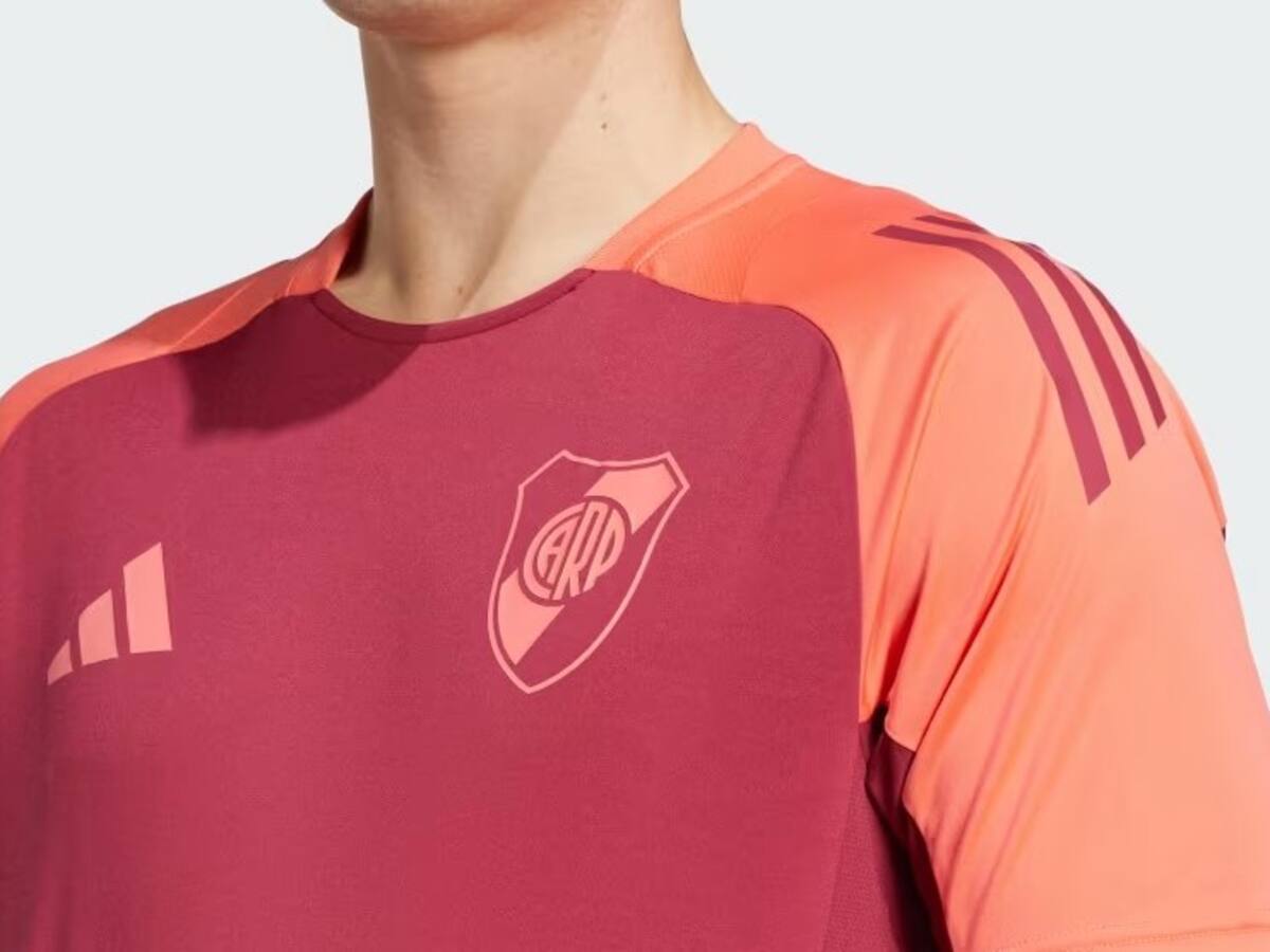 ¡Indignados! Hinchas de River Plate desataron su furia por la curiosa nueva indumentaria del “millonario”
