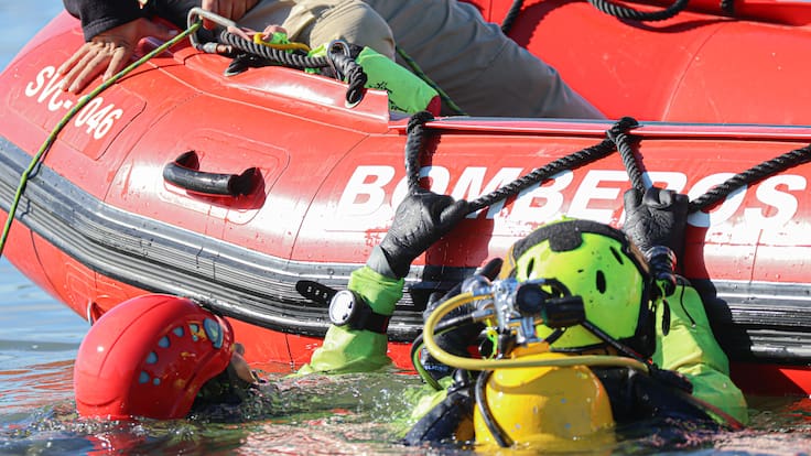Encuentran con vida a joven que desapareció mientras practicaba kayak en Freirina