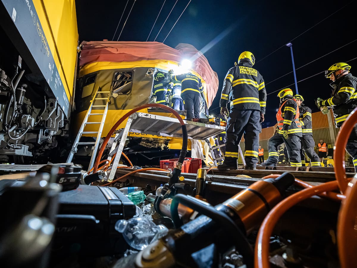 Cuatro muertos y decenas de heridos deja el choque de dos trenes en la República Checa