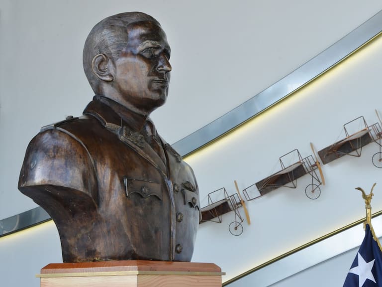 ¿Quién fue Arturo Merino Benítez?: La historia del impulsor de la aeronáutica chilena