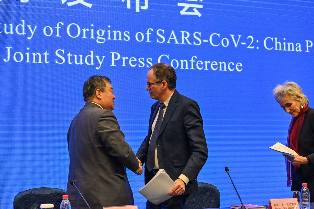 Científicos de la OMS analizan su investigación en Wuhan