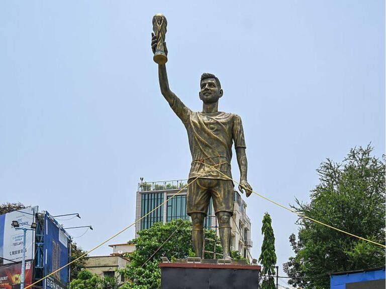Polémica estatua de Messi de 20 metros en la India vive nuevo episodio: desató pánico en la población