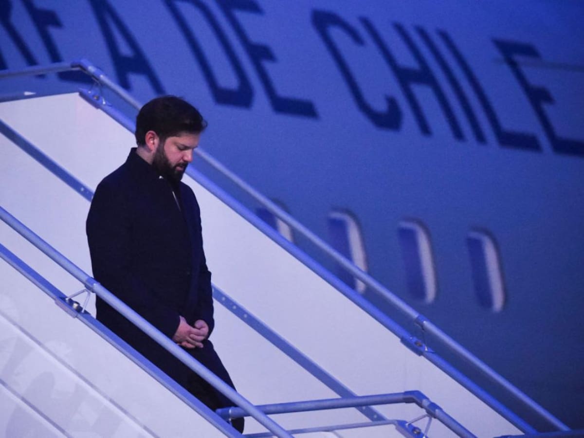 Complicaciones en aterrizaje de Presidente Boric en Chile: activan protocolos sanitarios tras gira por Roma