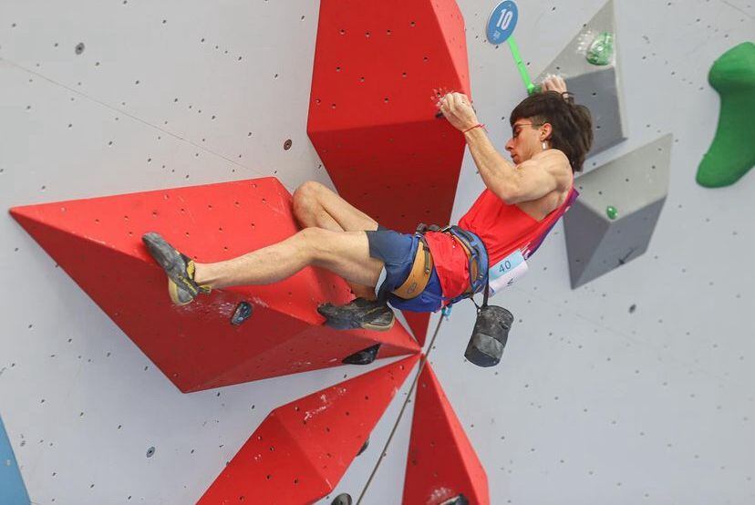 Santiago 2023: Benjamín Vargas clasifica a la final de escalada deportiva