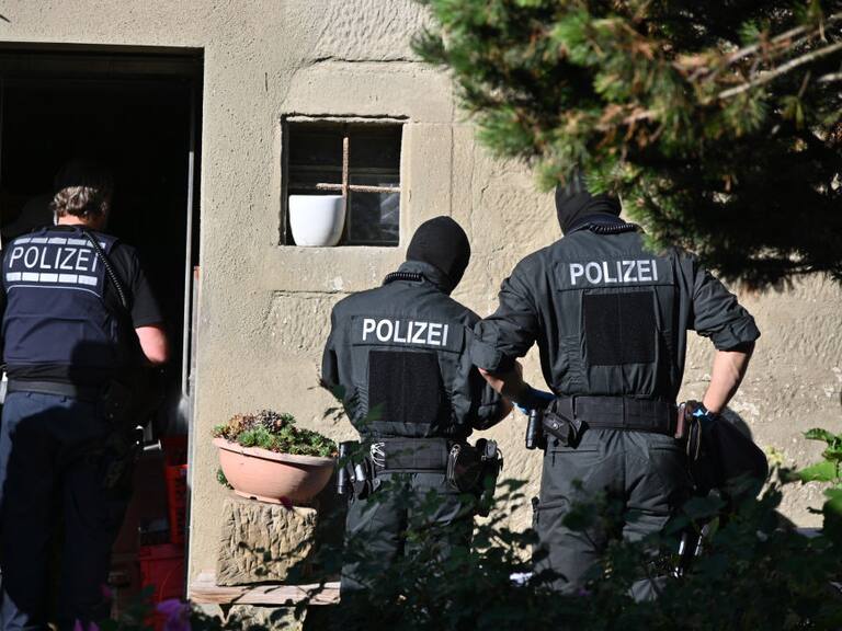 Policía de Alemania allana a grupo de ultraderecha en diferentes ciudades