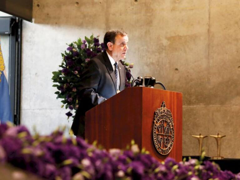 Universidad Católica - dialogo de paz - reactivación de la educación
