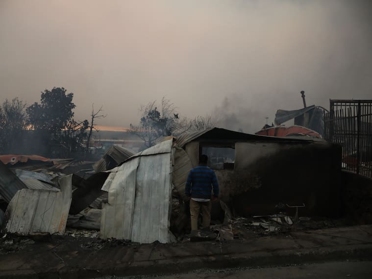 Damnificados por megaincendio denuncian haber sido expulsados de albergue durante lluvias en Perco y Lirquén
