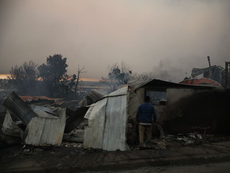 “La alarma llegó cuando el incendio estaba sobre nuestras casas”: vecina critica tardía evacuación en Punta de Parra