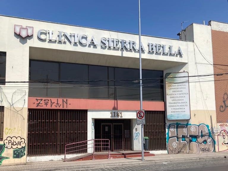 Clínica Sierra Bella: Contraloría da 10 días a la municipalidad de Santiago para entregar todos los antecedentes de la compra del edificio