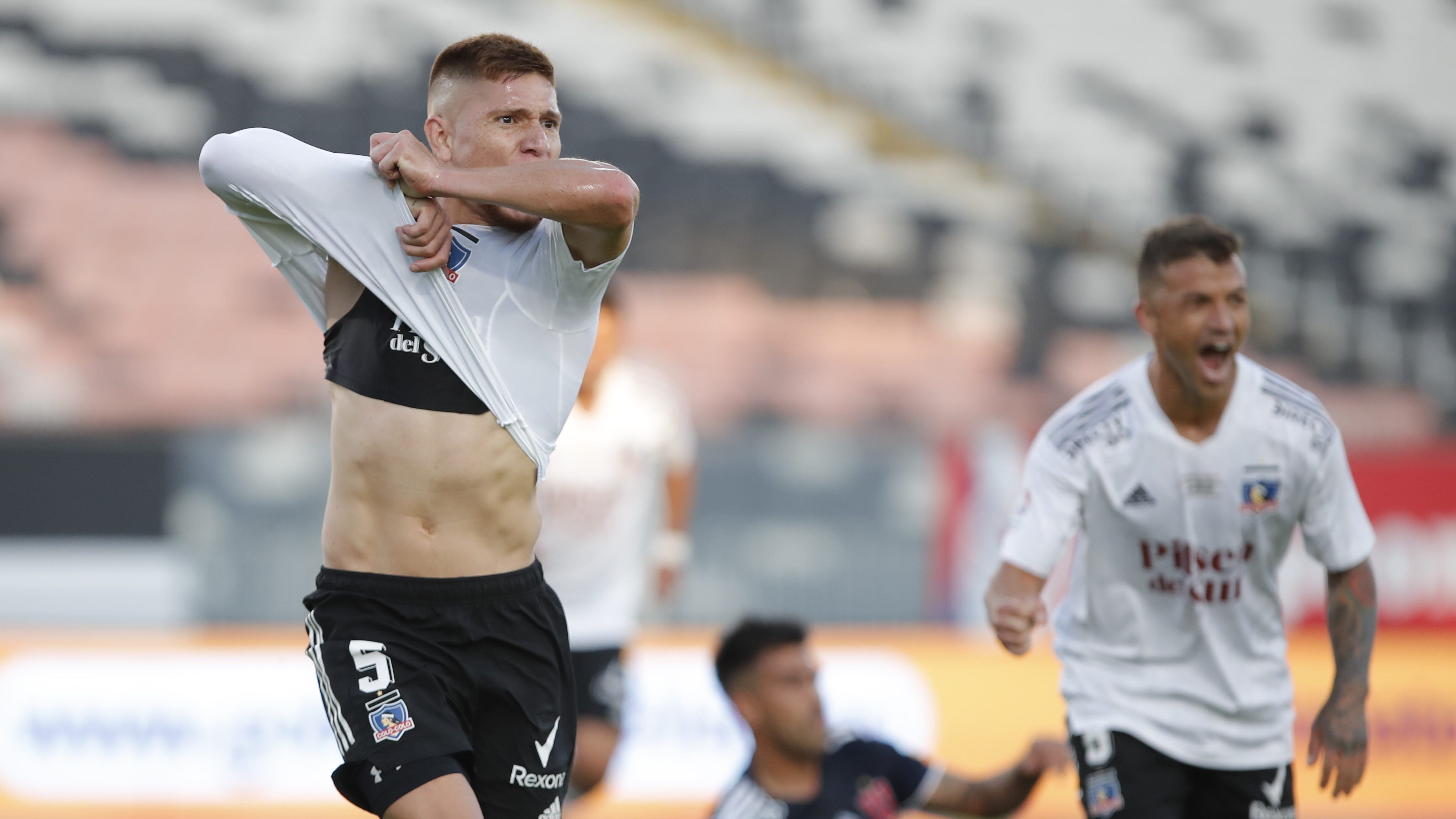 25 de Abril del 2021/SANTIAGOLeonardo Gil(c) anota uy celebra su primer gol y el 1 a 0 de Colo Colo ,durante el partido valido por la quinta fecha del Campeonato Nacional AFP PlanVital 2021, entre Colo Colo vs Universidad de Chile, disputado en el Estadio Monumental.
FOTO:FRANCISCO LONGA/AGENCIAUNO