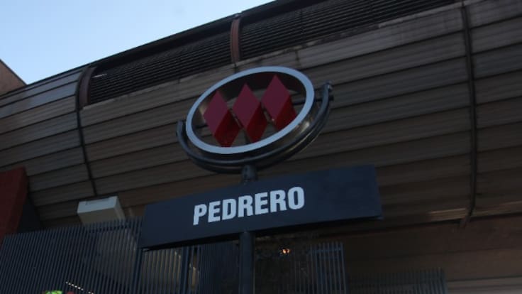 Cierran estaciones San Joaquín y Pedrero de Línea 5 por disturbios fuera del Estadio Monumental