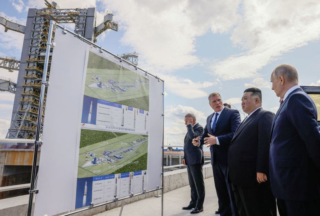 Vladimir Putin y Kim Jong Un visitan el cosmódromo de Vostochni en Rusia