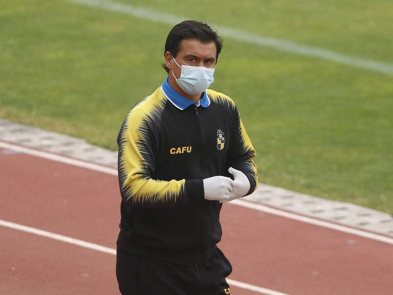 Juan José Ribera dejó de ser entrenador de Coquimbo Unido tras descenso del club