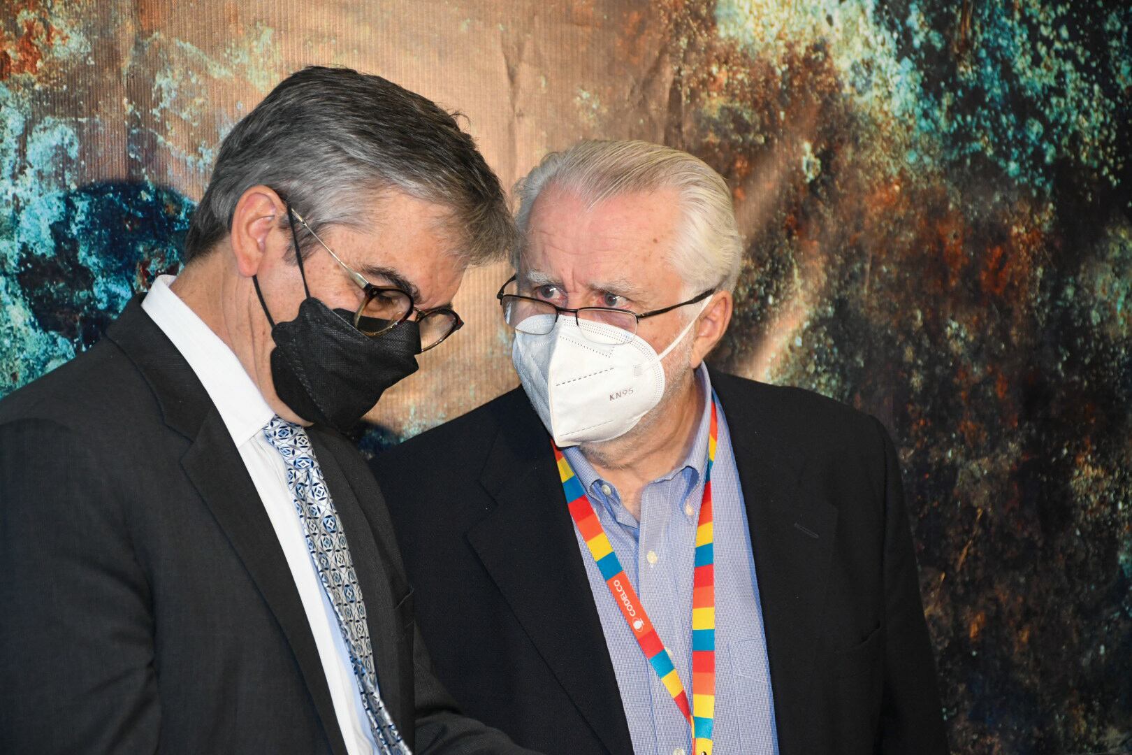 29 DE ABRIL 2022 / SANTIAGODe izquierda a derecha, Ministro de Hacienda Mario Marcel y Maximo Pacheco, presidente del directorio de Codelco.
Máximo Pacheco, presidente del directorio de Codelco, junto a la ministra de Minería, Marcela Hernando, y al ministro de Hacienda, Mario Marcel, conversan con la prensa luego de realizar la sesión ordinaria de la Junta de Accionistas de Codelco.
FOTO: VICTOR HUENANTE / AGENCIAUNO
