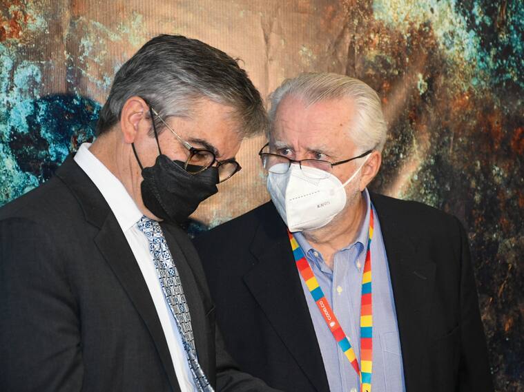 29 DE ABRIL 2022 / SANTIAGODe izquierda a derecha, Ministro de Hacienda Mario Marcel y Maximo Pacheco, presidente del directorio de Codelco.
Máximo Pacheco, presidente del directorio de Codelco, junto a la ministra de Minería, Marcela Hernando, y al ministro de Hacienda, Mario Marcel, conversan con la prensa luego de realizar la sesión ordinaria de la Junta de Accionistas de Codelco.
FOTO: VICTOR HUENANTE / AGENCIAUNO