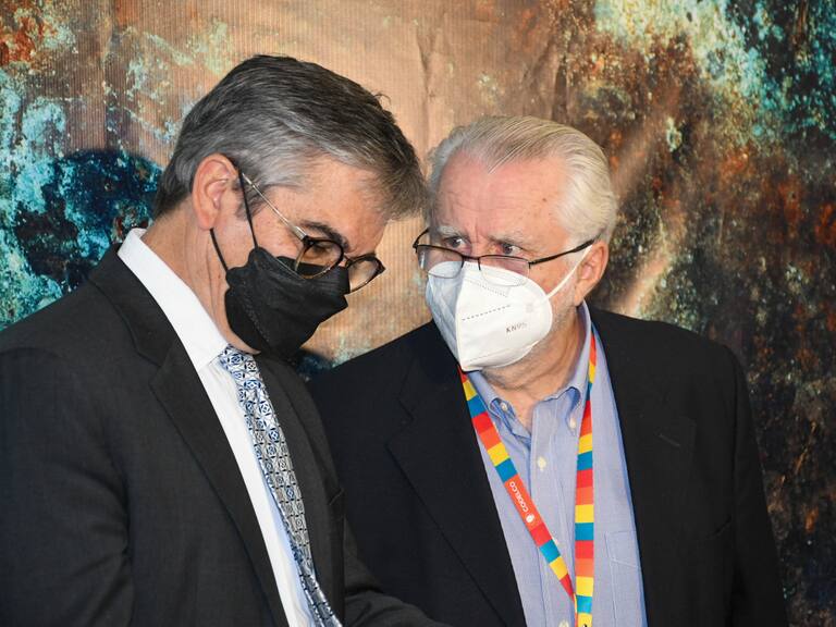 29 DE ABRIL 2022 / SANTIAGODe izquierda a derecha, Ministro de Hacienda Mario Marcel y Maximo Pacheco, presidente del directorio de Codelco.
Máximo Pacheco, presidente del directorio de Codelco, junto a la ministra de Minería, Marcela Hernando, y al ministro de Hacienda, Mario Marcel, conversan con la prensa luego de realizar la sesión ordinaria de la Junta de Accionistas de Codelco.
FOTO: VICTOR HUENANTE / AGENCIAUNO