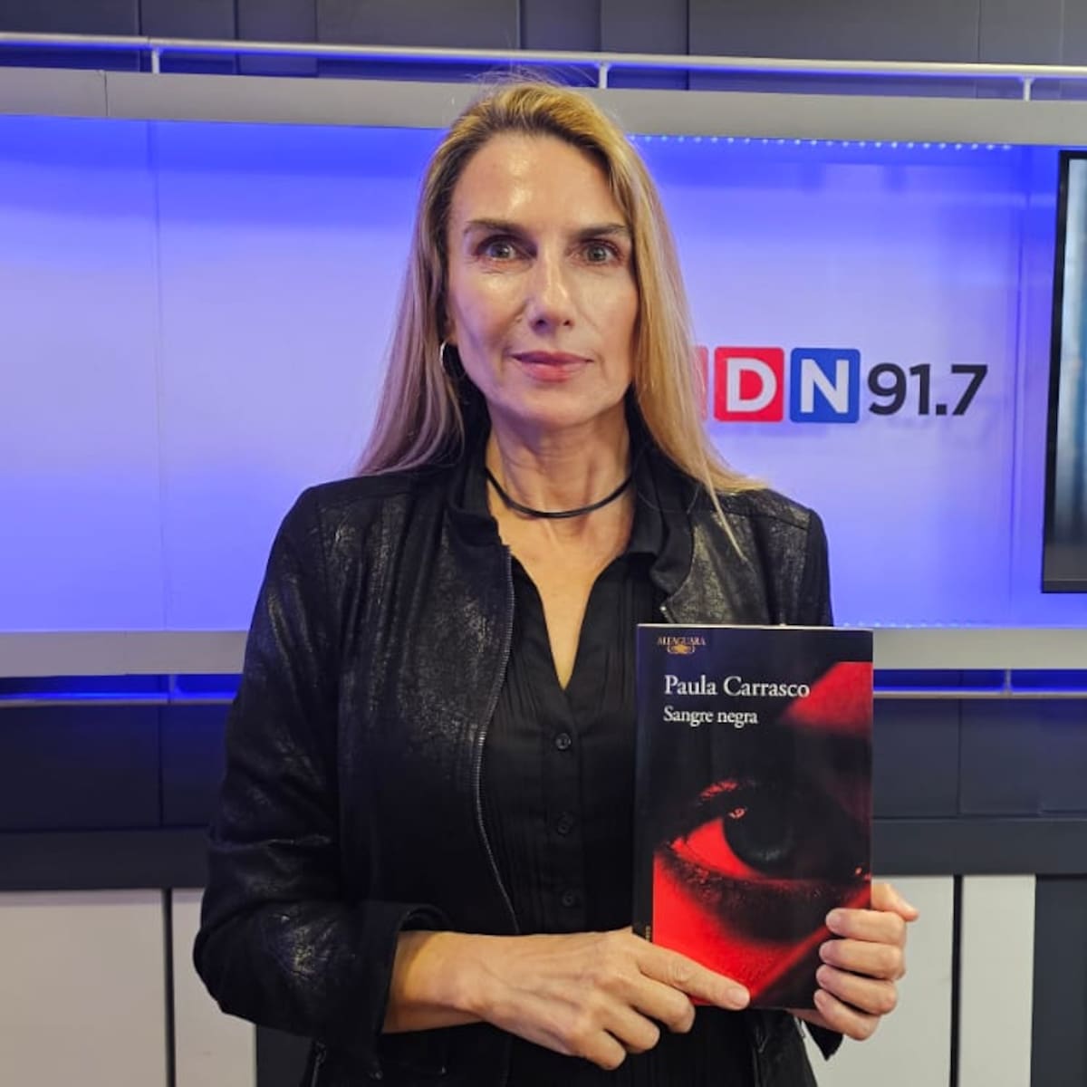 Secretos, memoria y trauma: La escritora y psicóloga Paula Carrasco presenta su nueva novela “Sangre Negra”