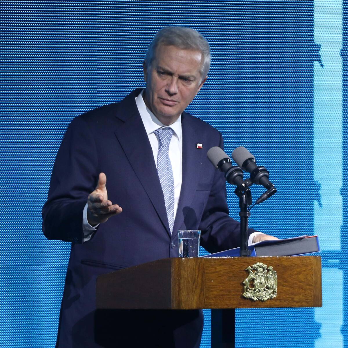 Aprobación del Presidente Kast cae 21 puntos en 64 días y llega al 36%