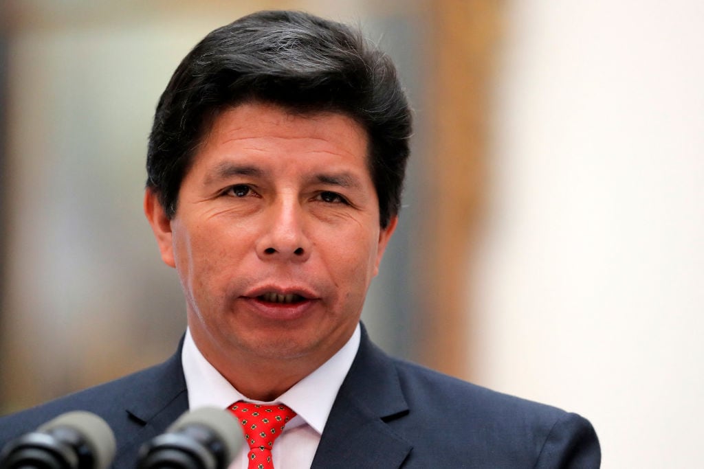 Presidente de Perú, Pedro Castillo, habla ante los medios de comunicación