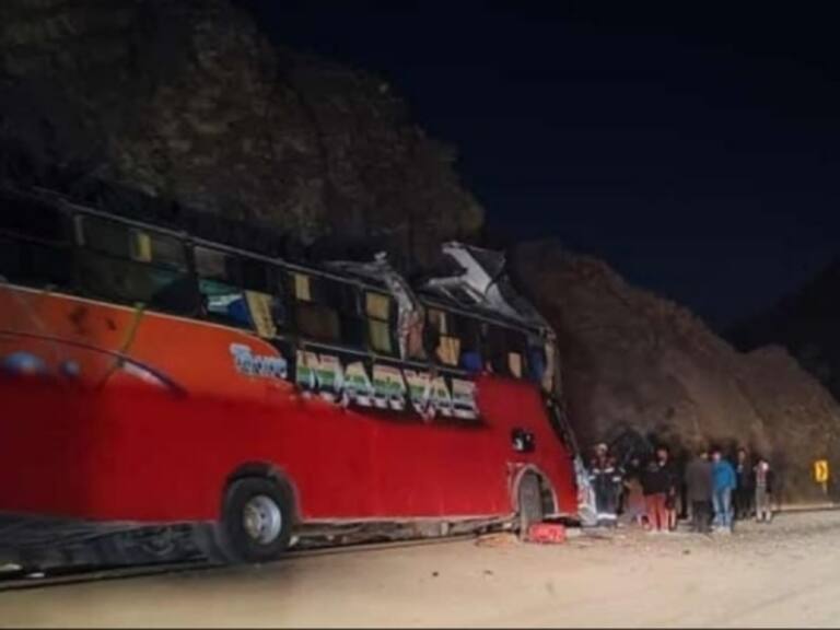 Fatal accidente de bus en Bolivia: al menos 14 personas fallecieron y otras 18 resultaron heridas