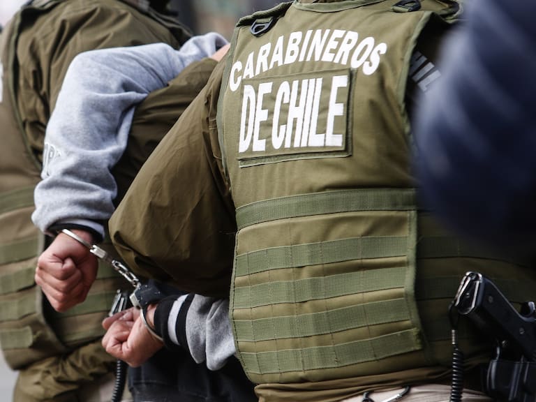 Detienen a banda de venezolanos que realizaba ‘abordazos’ en Maipú: se incautaron armas y ocho celulares robados