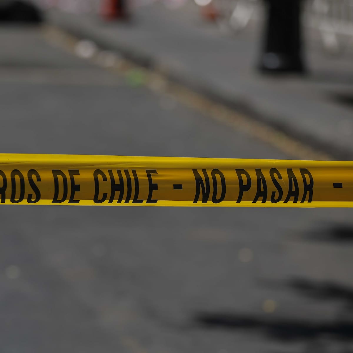 Asalto a carabinero de franco terminó con adolescente baleado en Santiago: Fiscalía indaga posible legítima defensa