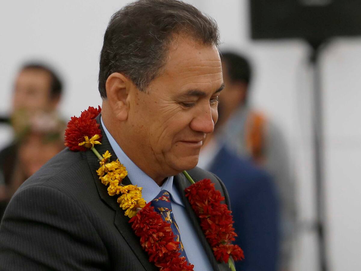 Alcalde de Rapa Nui: «Tengo un loco a cargo de la salud pública de mi país»