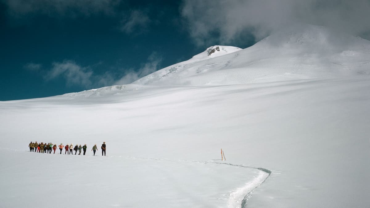 Alud en Rusia deja 11 alpinistas muertos y seis desaparecidos: grupo de 33 sufre avalancha en el Cáucaso