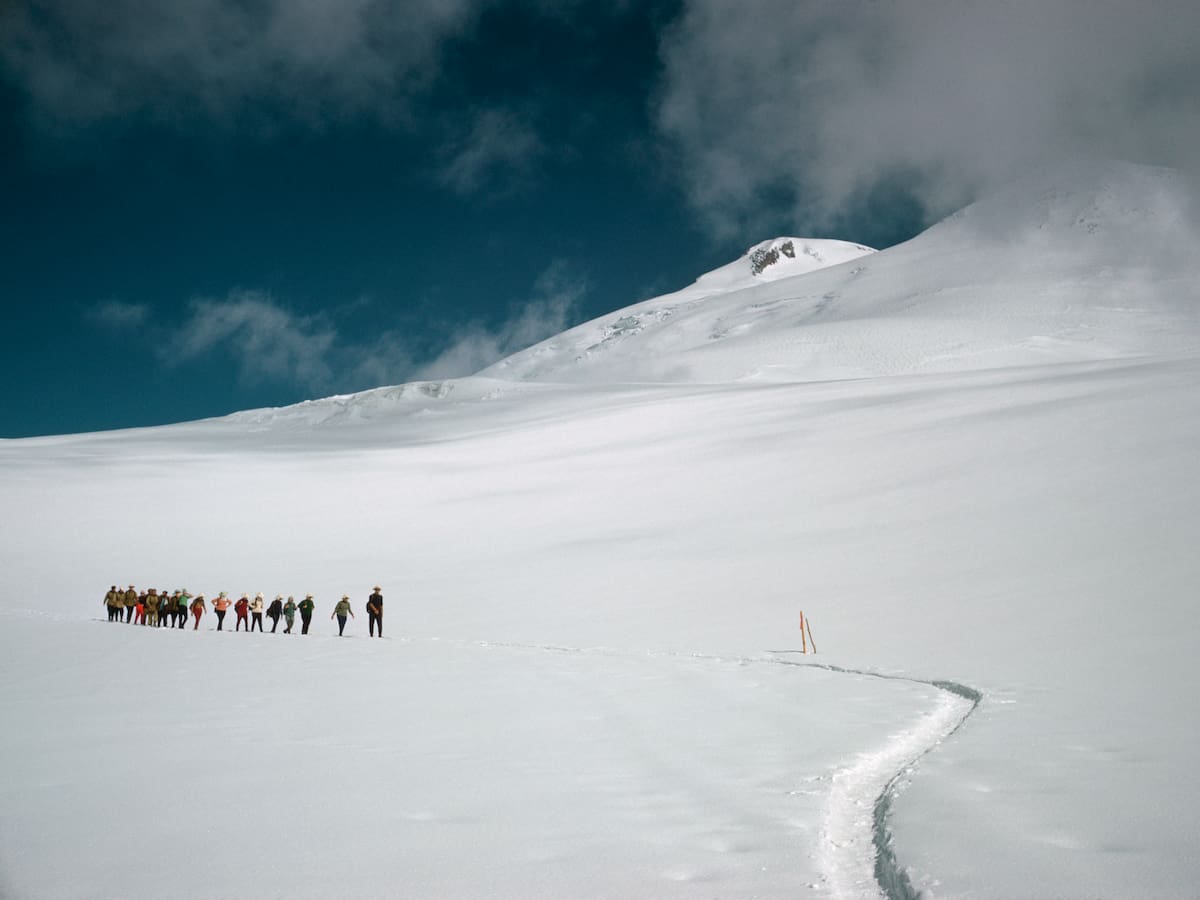 Alud en Rusia deja 11 alpinistas muertos y seis desaparecidos: grupo de 33 sufre avalancha en el Cáucaso