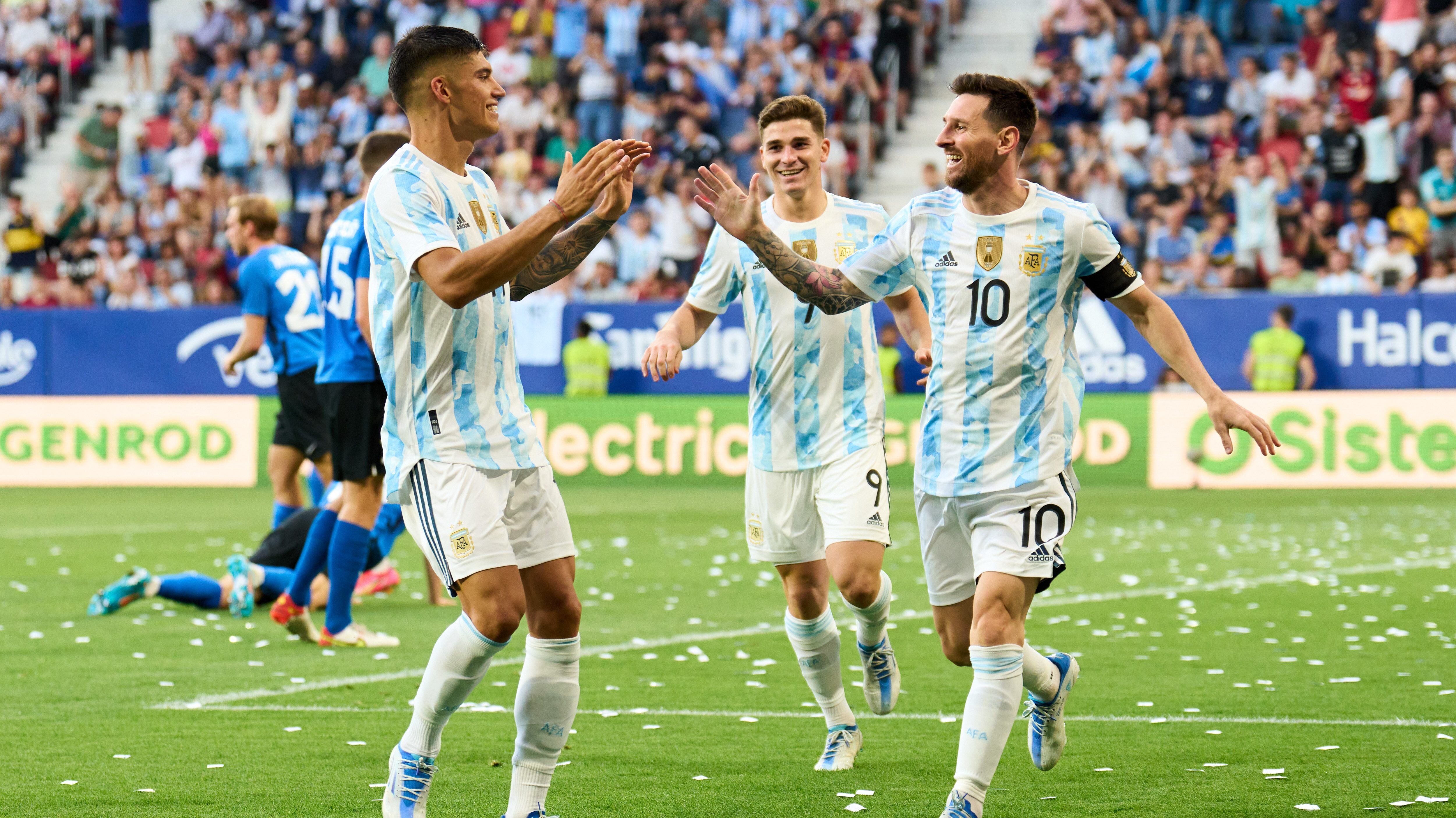 Messi convierte los cinco goles del triunfo de Argentina ante Estonia