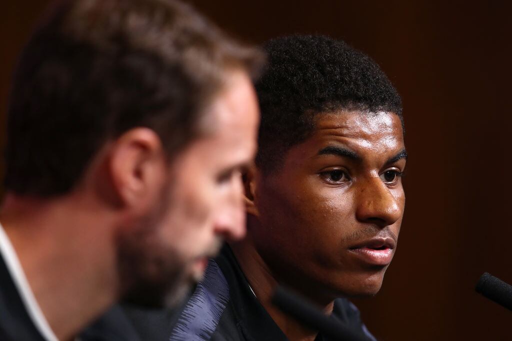 Southgate junto a Marcus Rashford