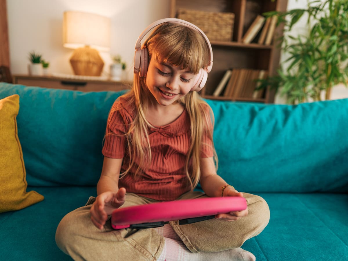 Creatividad y menos pantallas: El llamado de los expertos para cambiar los hábitos de consumo infantil