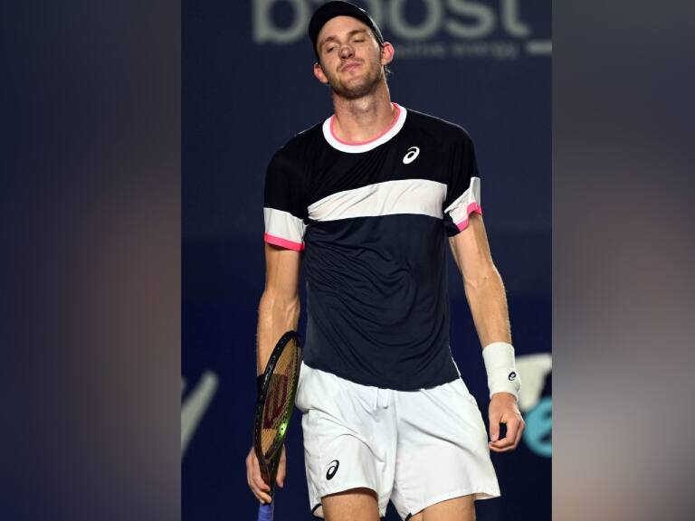 Nicolás Jarry es eliminado en Los Cabos tras caer en un partidazo ante Stefanos Tsitsipas