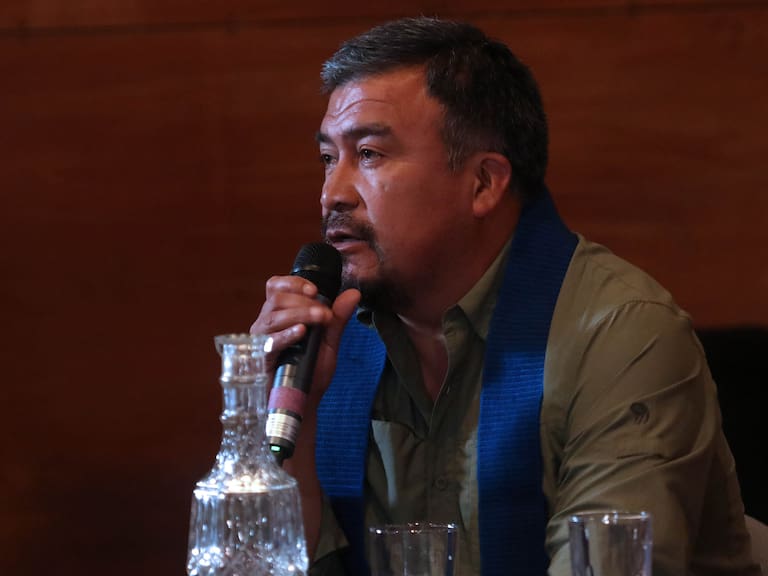 29 de noviembre 2018/ SANTIAGOEl líder de la CAM, Héctor Llaitul, participa del conversatorio abierto “Cobertura Mediática y violencia de Estado hacia el pueblo Mapuche”, organizado por la Escuela de Periodismo de la Universidad de Chile, y del que también participarán la periodista Paula Huenchumil; el Dr. En Historia, Claudio Millacura y la docente Verónica Figueroa.
FOTO.JAVIER SALVO/AGENCIAUNO