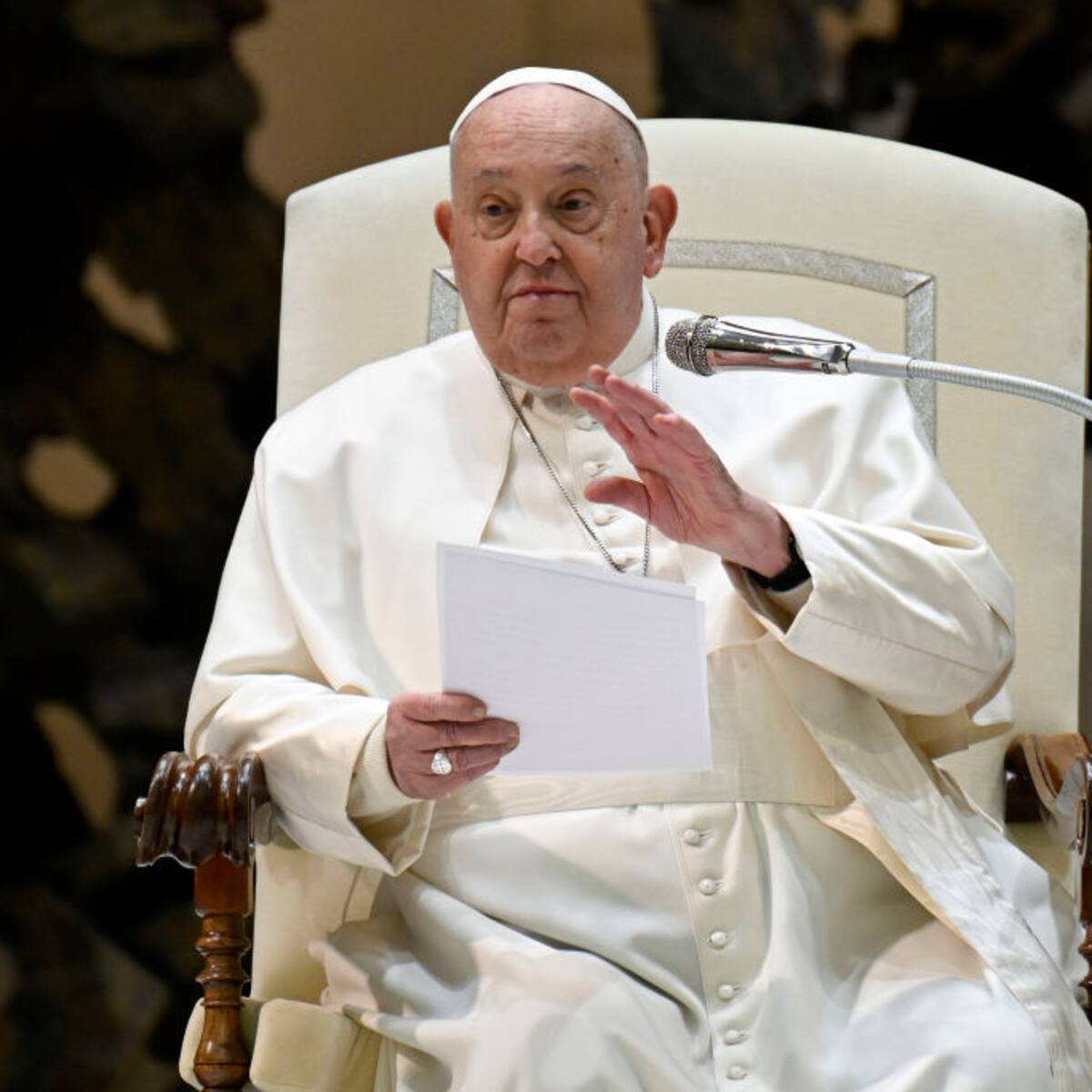 El Vaticano actualiza estado de salud del papa Francisco tras una semana de hospitalización