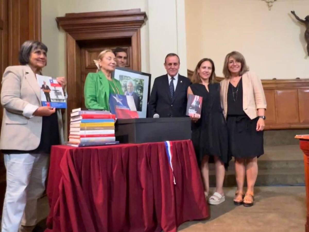 UC y Fundación Presidente Sebastián Piñera firman convenio que crea el archivo del exmandatario