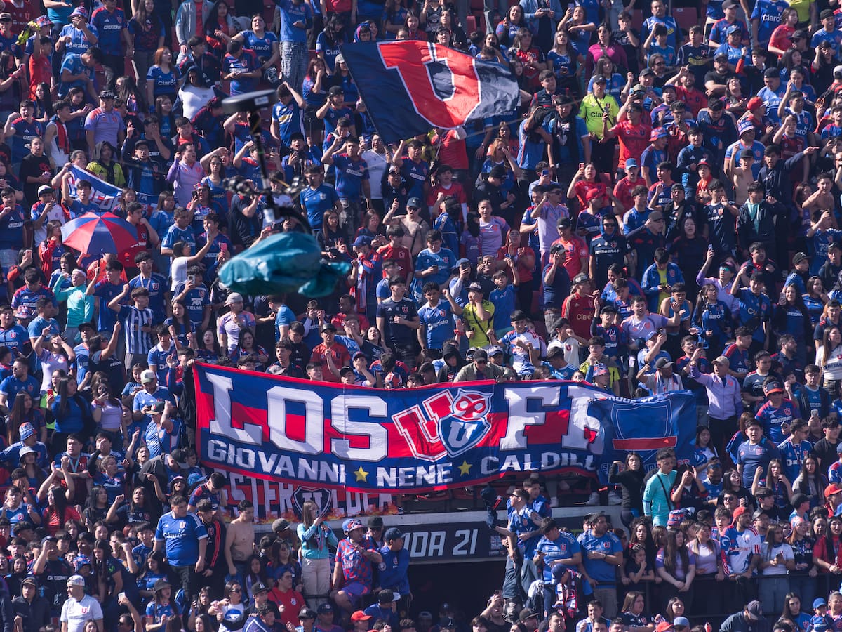 ¡Así vibró el Nacional! La espectacular salida que brindaron los hinchas de la U para el Superclásico