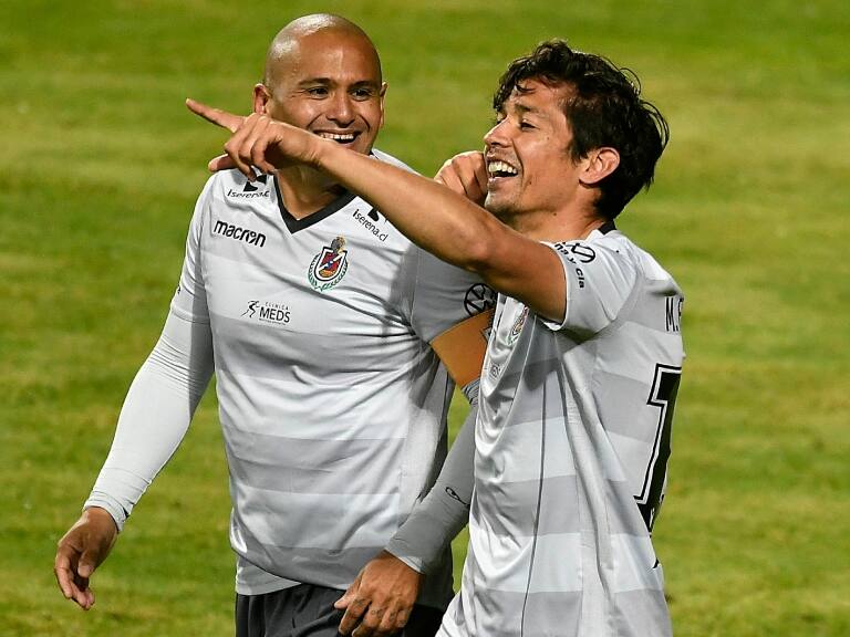 Humberto Suazo despide a su "compadre" Matías Fernández: "Él sabe todo lo que me ayudó a lo largo de mi carrera"