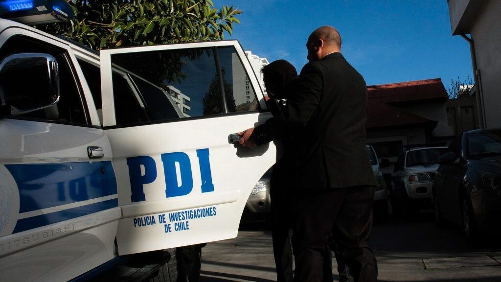 26 DE JUNIO DE 2019/VIÑA DEL MARLa Policia de Investigaciones detuvo a dos sujetos supuestamente involucrados en la muerte de un turista de nacionalidad canadiense en el Cerro Alegre, cuando fue abordado para asaltarlo.
FOTO: SANTIAGO MORALES/AGENCIAUNO