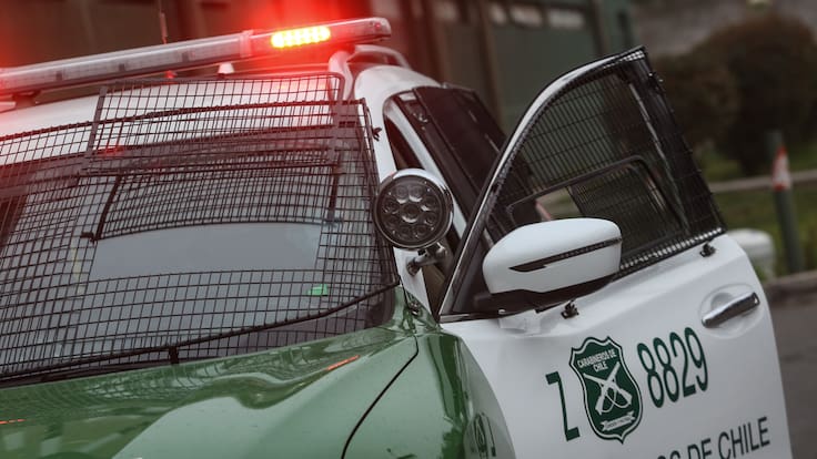 Dos menores fueron apuñalados en riña entre escolares en Santiago Centro: un adolescente de 17 se mantiene en riesgo vital
