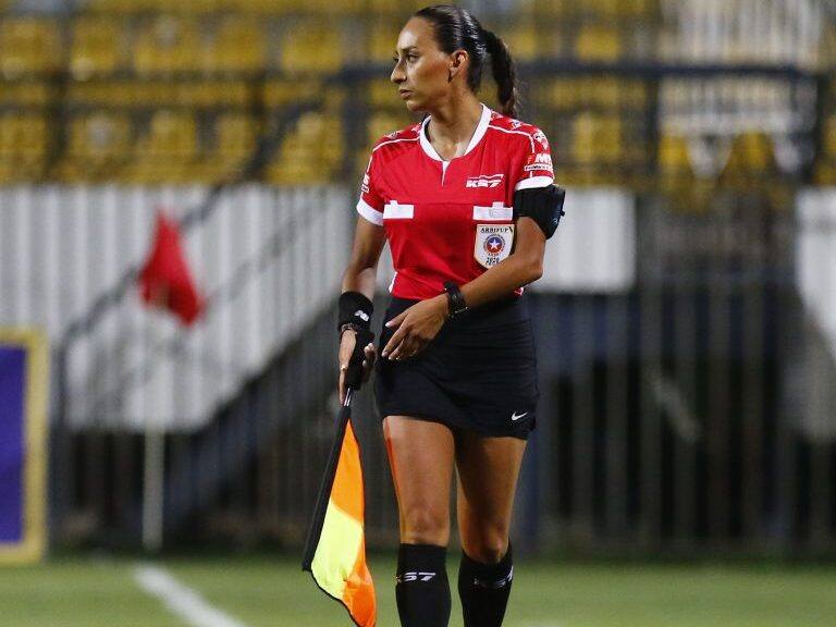 10 DE FEBRERO DE 2020/VIÑA DEL MARLa arbitro asistente Cindy Nahuelcoy, durante el partido por la fecha 3 del Campeonato Nacional AFP PlanVital 2020, entre Everton y Coquimbo Unido, disputado en el Estadio Sausalito.
FOTO: LEONARDO RUBILAR CHANDIA/AGENCIAUNO