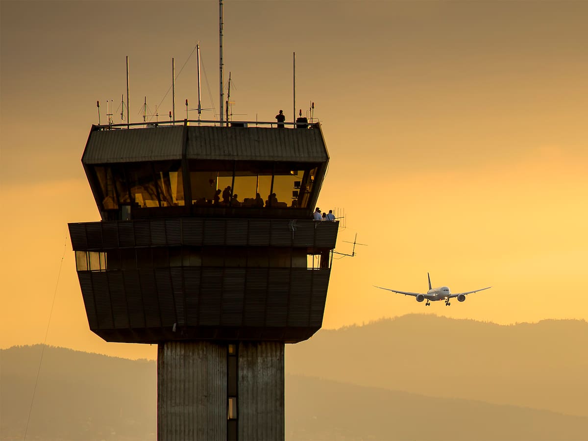 Tienen trabajo 100% asegurado: así puedes postular a la Escuela Técnica Aeronáutica (y estos son los requisitos)