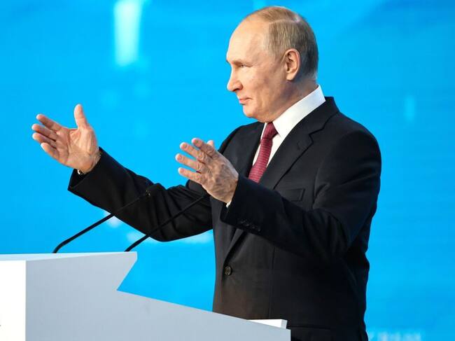 El presidente de Rusia, Vladimir Putin, habla en evento energético ruso