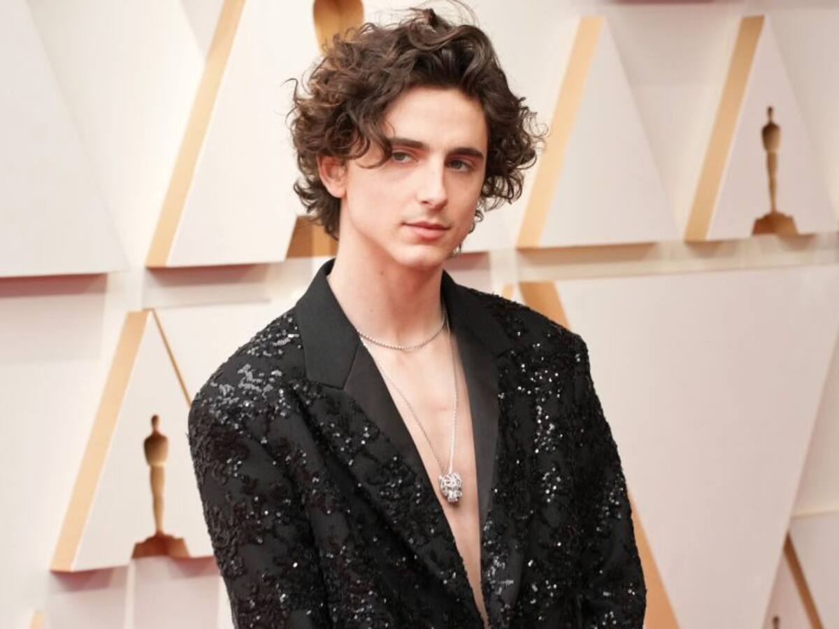 «El dios al que le rezo»: Timothée Chalamet encendió las redes con su traje sin camisa en los Premios Oscar