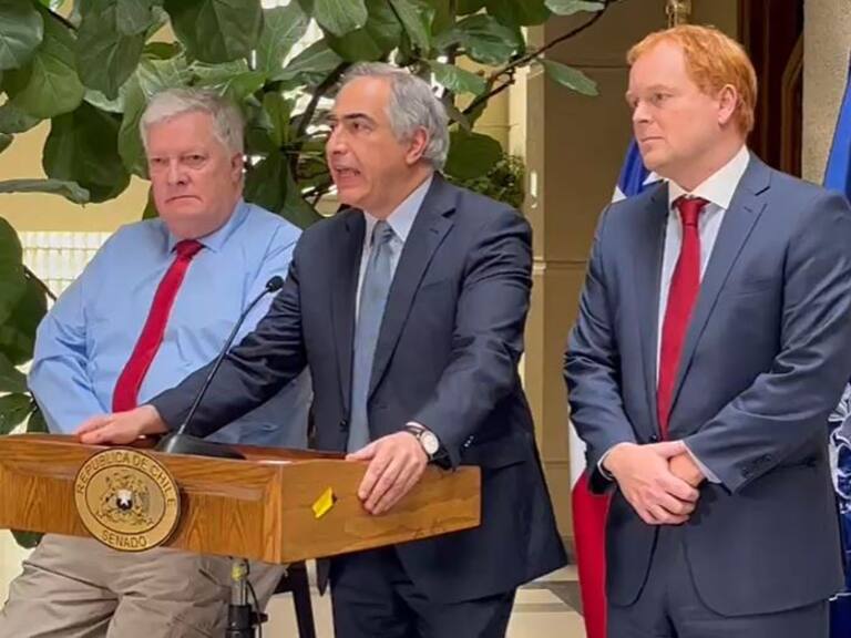 Senadores de oposición presentan reforma para que no se pueda iniciar un nuevo proceso constitucional