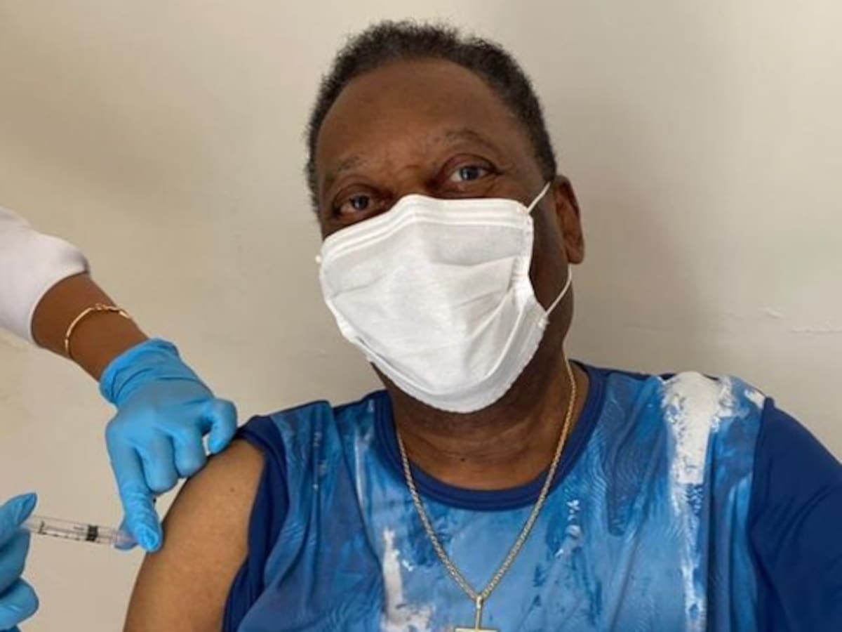 «Hoy ha sido un día inolvidable»: Pelé celebró en redes sociales tras recibir la vacuna contra el coronavirus