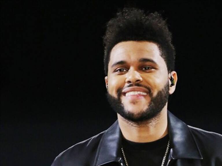 The Weeknd es criticado por la comunidad LGBT por tratar como un fetiche la bisexualidad