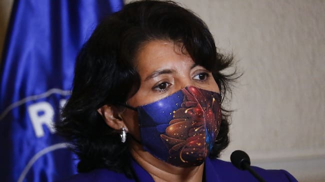 31 DE MARZO DE 2021/VALPARAISOLa presidenta del Senado, senadora Yasna Provoste, ofrece un punto de prensa, tras la reunion sostenida con senadores de oposicion y los ministros de Hacienda y Desarrollo Social, en el marco de las negociaciones por el Bono Clase Media.
FOTO: LEONARDO RUBILAR CHANDIA/AGENCIAUNO