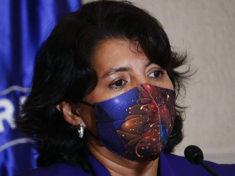 31 DE MARZO DE 2021/VALPARAISOLa presidenta del Senado, senadora Yasna Provoste, ofrece un punto de prensa, tras la reunion sostenida con senadores de oposicion y los ministros de Hacienda y Desarrollo Social, en el marco de las negociaciones por el Bono Clase Media.
FOTO: LEONARDO RUBILAR CHANDIA/AGENCIAUNO