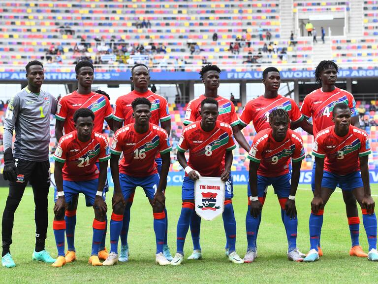 Jugadores de Gambia se desmayan en pleno vuelo rumbo a la Copa de África
